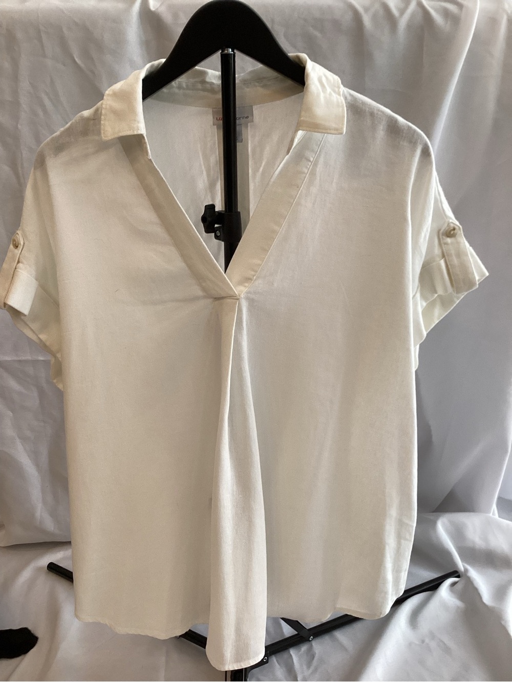 Liz Claiborne off white V-Neck Short Sleeve Collared Blouse